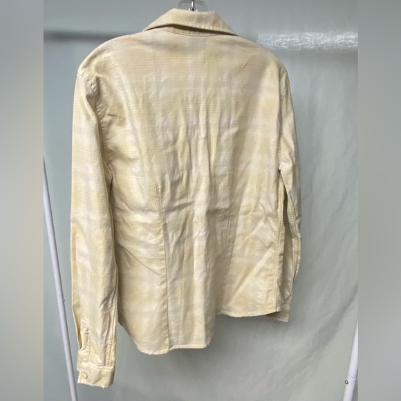 Patagonia Women’s Organic Cotton Button Down Shirt - Picture 4 of 4